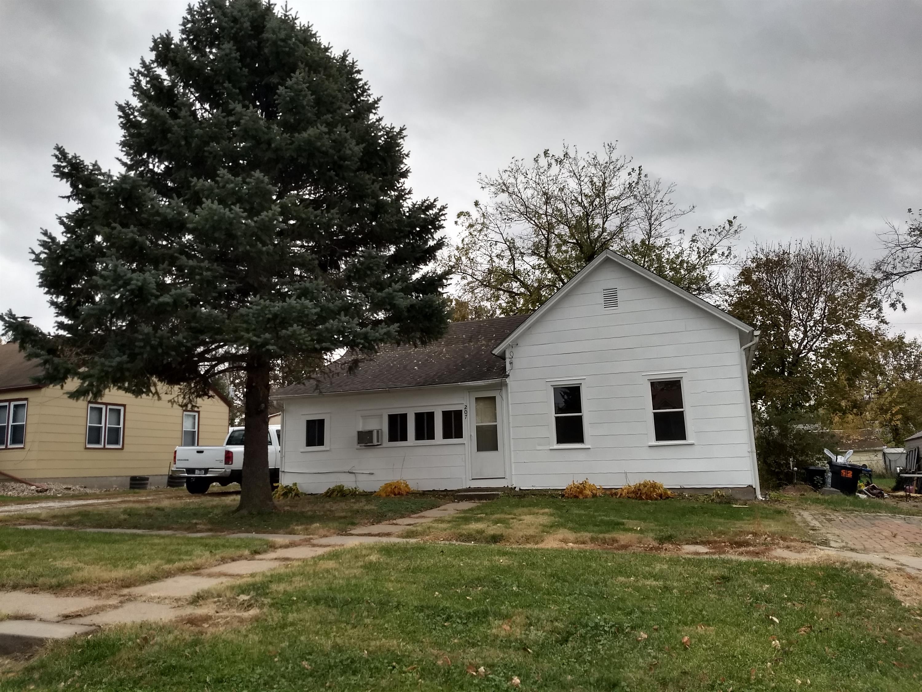 207 W Oak Street